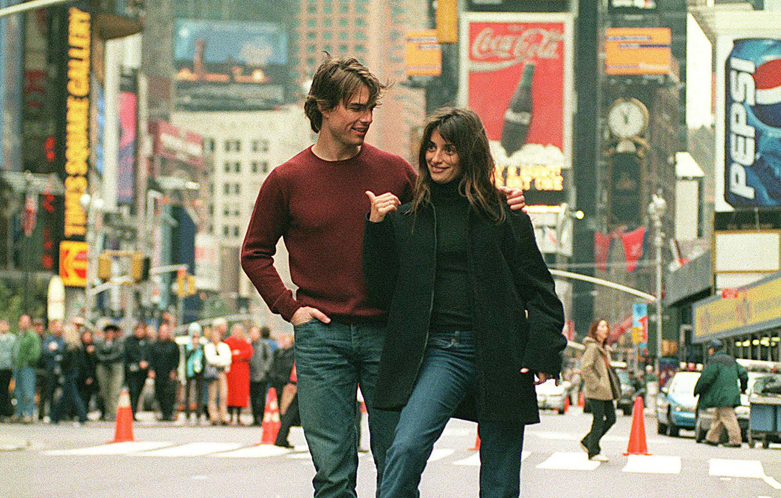 Tom Cruise et Pénélope Cruz sur le tournage du film Vanilla Sky à Times Square le 12 novembre 2000 © Mario Magnani/Liaison.