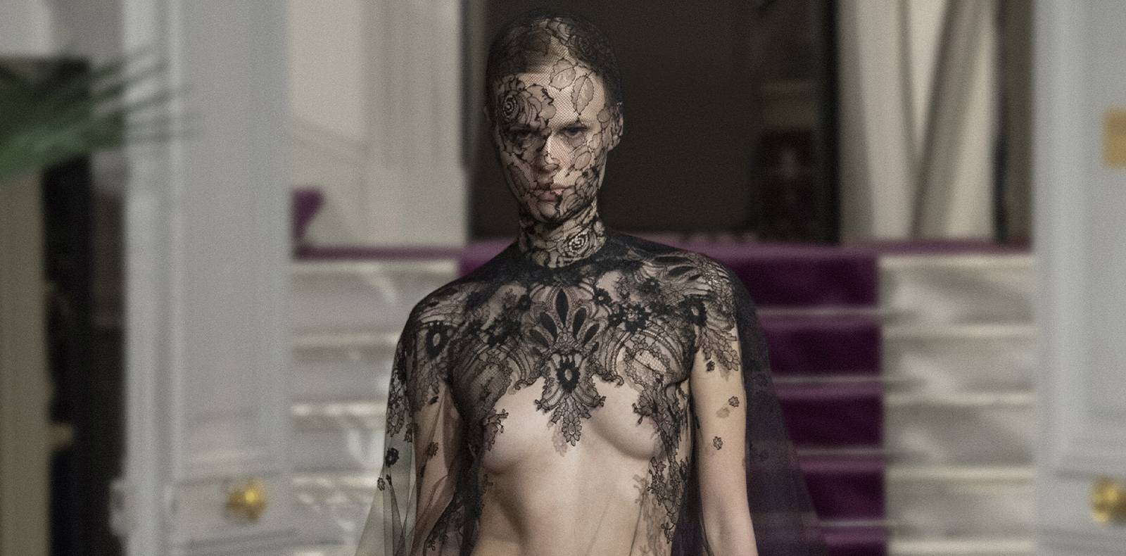 Valentino, haute couture, fashion week, paris