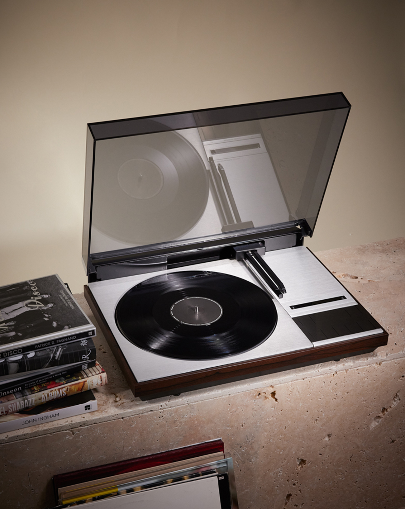 Les platines Saint Laurent x Bang & Olufsen.