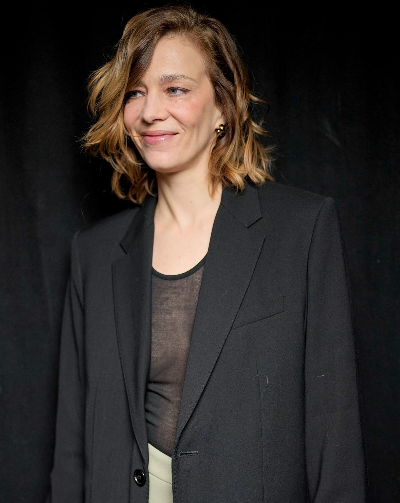 L'actrice Céline Sallette au défilé homme Ami automne 2024, le 18 janvier 2024, à Paris. Photo par Swan Gallet/WWD via Getty Images.