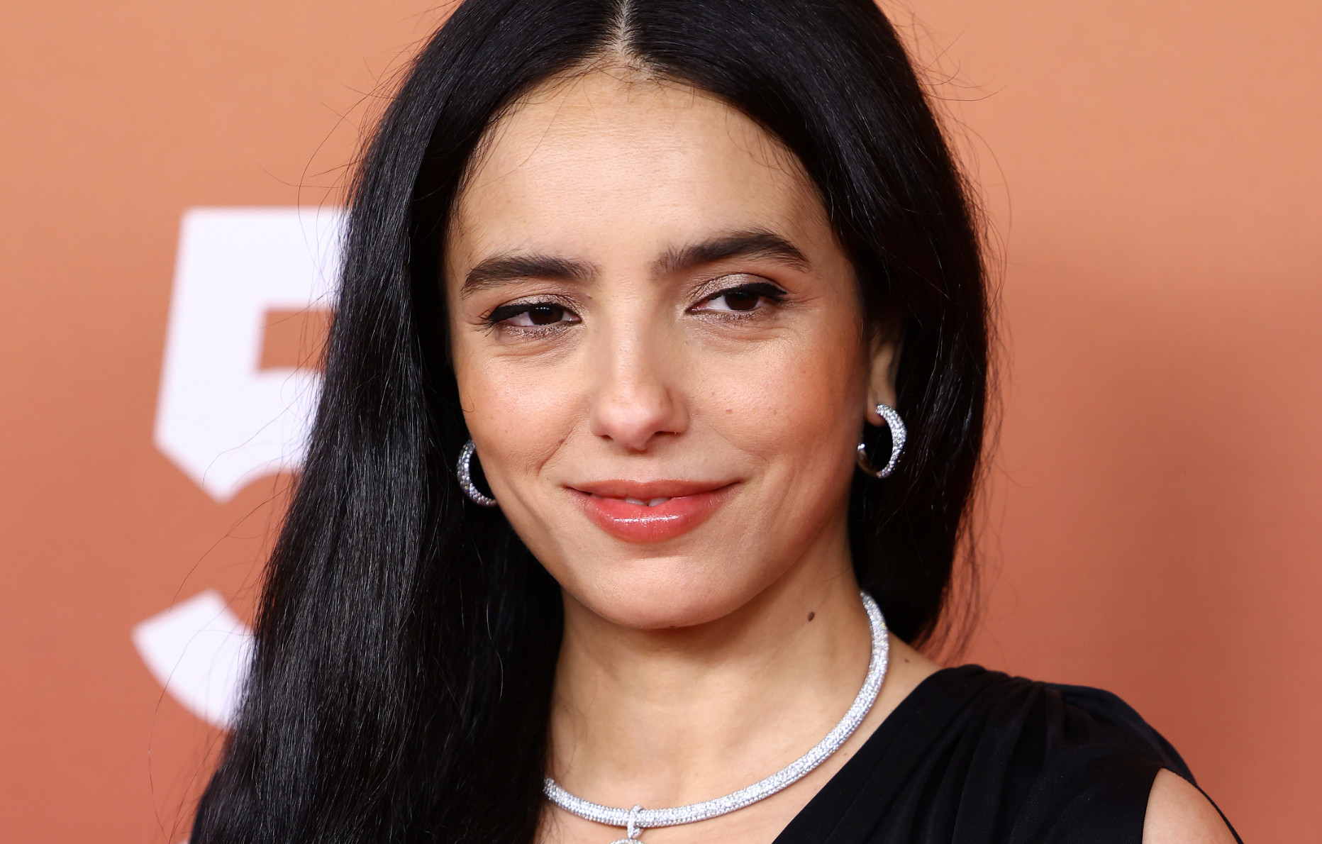 Hafsia Herzi aux César à l'Olympia, à Paris, le 28 février 2025. Photo par Marc Piasecki/WireImage via Getty Images.