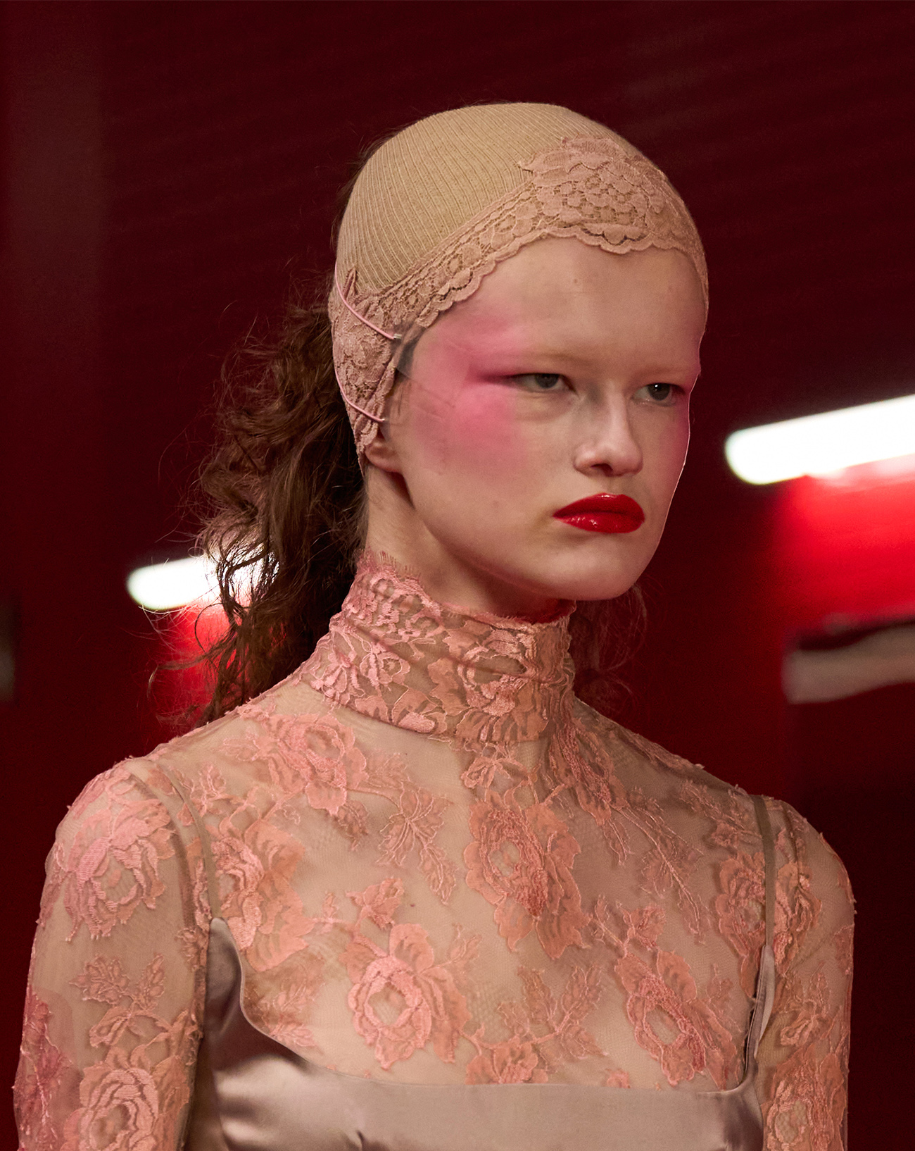 Le make-up du défilé Valentino automne-hiver 2025-2026.