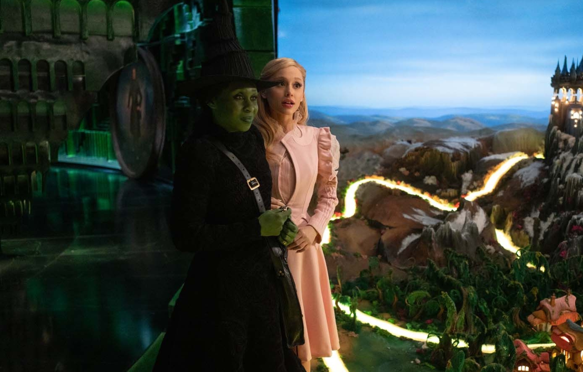 Ariana Grande et Cynthia Erivo dans le film Wicked.