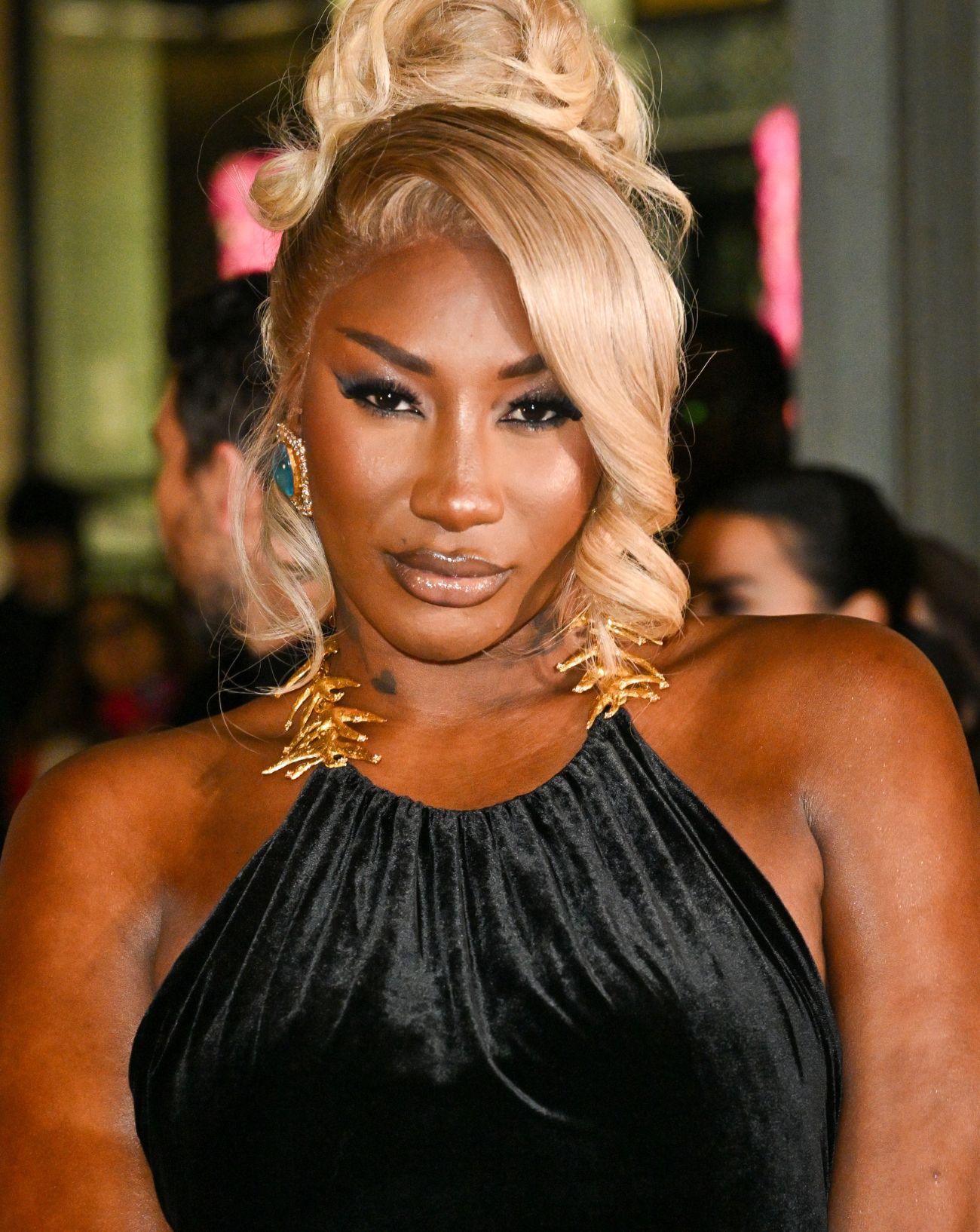 La chanteuse Aya Nakamura lance son propre label de musique et signe l'artiste RNBOI.